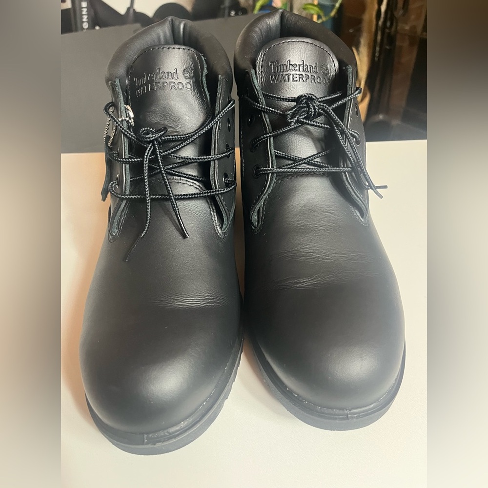 WATERPROOF TIMBERLAND CHUKKA
BLACK FULL GRAIN
MENS SIZE 12
WITH BOX